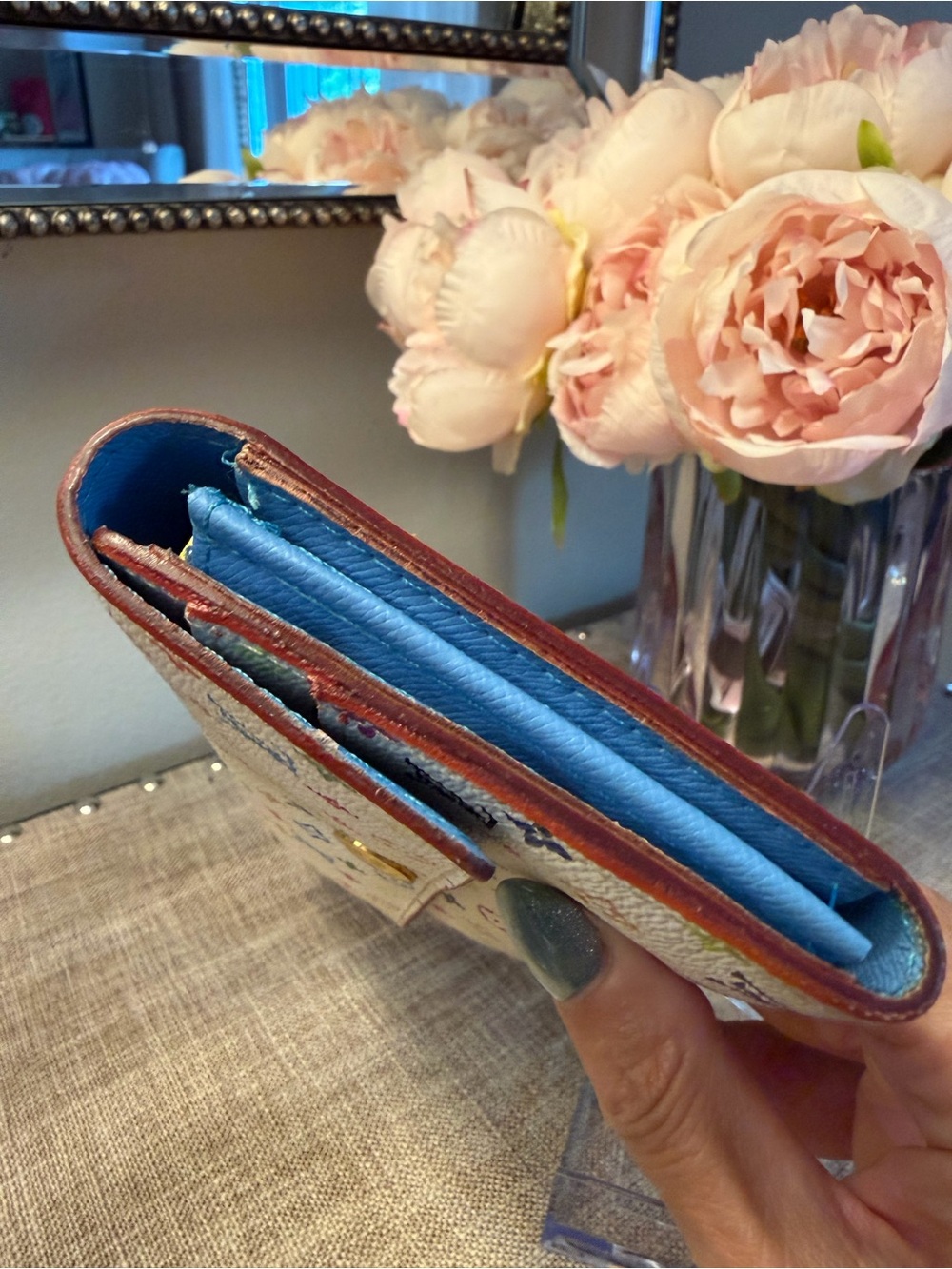 EUC Louis Vuitton + Murikami White Multicolor Monogram trifold snap Wallet - Picture 10 of 13